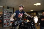 Amsterdam 21 juni 2012
Ben Saunders met zijn nieuwe speciale Harley Davidson.
Peter Smulders bv