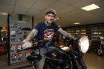 Amsterdam 21 juni 2012
Ben Saunders met zijn nieuwe speciale Harley Davidson.
Peter Smulders bv