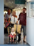 ibiza 1 augustus 2012
Dennis Weening met gebroken enkel en vrouw en dochter op het vliegveld van ibiza.
Peter Smulders bv