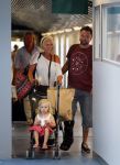 ibiza 1 augustus 2012
Dennis Weening met gebroken enkel en vrouw en dochter op het vliegveld van ibiza.
Peter Smulders bv