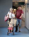 ibiza 1 augustus 2012
Dennis Weening met gebroken enkel en vrouw en dochter op het vliegveld van ibiza.
Peter Smulders bv