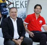Waalwijk, 11 Augustus 2012
Eerste kompetitiewedstrijd in het nieuwe seizoen 2012/2013 tussen RKC-PSV, eindstand 3-2
Dick Advocaat met Ernest Stewart en Mart v d Heuvel
Foto Peter Smulders BV