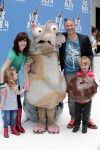 Haarlem 27 juni 2012
Premiere ice age 4 in pathe haarlem. Eddy Zoey met vrouw en kinderen
Peter Smulders bv