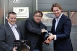 Den Haag, 28 Juni 2012
Eerste Canon EOS-1D X camera ontvangen uit handen van Ron Hazendonk van J&F Profoto
Foto Peter Smulders BV