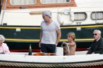 Nederhorst den Berg 22 juli 2012
Wendy v Dijk met Sem en Lizzy en Erland Galjaard aan het varen op de vecht. Ook de ouders van Erland zijn aanwezig op de sloep.
Peter Smulders bv