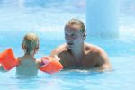 Ibiza 30 juli 2012
Wendy v Dijk met Erland Galjaard Lizzy Sem Mik en haar moeder in het aquapark op ibiza.
Peter Smulders bv