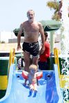 Ibiza 30 juli 2012
Wendy v Dijk met Erland Galjaard Lizzy Sem Mik en haar moeder in het aquapark op ibiza.
Peter Smulders bv