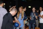 Amsterdam 22 juni 2012
Badr Hari bowlen met Maxim en Joelle Gullit en Estell Cruijff.
Peter Smulders bv