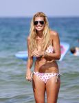 ibiza 29 juli 2012
Estelle Cruijff en Angela v Hulten bij coco beach op het strand.
Peter Smulders bv