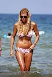 ibiza 29 juli 2012
Estelle Cruijff en Angela v Hulten bij coco beach op het strand.
Peter Smulders bv