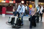 Schiphol 28 juni 2012
Badr Hari Estelle Cruijff Joelle en Maxim Gullit arriveren op schiphol na vakantie op Sardinie.
Peter Smulders bv