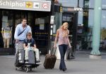 Schiphol 28 juni 2012
Badr Hari Estelle Cruijff Joelle en Maxim Gullit arriveren op schiphol na vakantie op Sardinie.
Peter Smulders bv