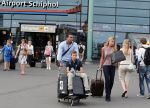 Schiphol 28 juni 2012
Badr Hari Estelle Cruijff Joelle en Maxim Gullit arriveren op schiphol na vakantie op Sardinie.
Peter Smulders bv