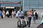 Schiphol 28 juni 2012
Badr Hari Estelle Cruijff Joelle en Maxim Gullit arriveren op schiphol na vakantie op Sardinie.
Peter Smulders bv