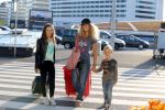Schiphol 23 juli 2012
Fajah Lourens met zoon en dochter op schiphol. Ze wordt afgezet door een hele goede vriend.
Peter Smulders bv