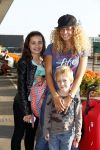 Schiphol 23 juli 2012
Fajah Lourens met zoon en dochter op schiphol. Ze wordt afgezet door een hele goede vriend.
Peter Smulders bv