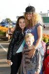 Schiphol 23 juli 2012
Fajah Lourens met zoon en dochter op schiphol. Ze wordt afgezet door een hele goede vriend.
Peter Smulders bv