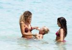 ibiza 29 juli 2012
Fajah Lourens met haar 2 kinderen op vakantie op ibiza.
Peter Smulders bv
