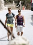 ibiza 1 augustus 2012
Ferry Doedens met zijn nieuwe vriend Nuno Azevedo op het strand bij el seriquito.
Peter Smulders bv