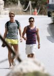ibiza 1 augustus 2012
Ferry Doedens met zijn nieuwe vriend Nuno Azevedo op het strand bij el seriquito.
Peter Smulders bv