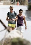 ibiza 1 augustus 2012
Ferry Doedens met zijn nieuwe vriend Nuno Azevedo op het strand bij el seriquito.
Peter Smulders bv