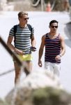 ibiza 1 augustus 2012
Ferry Doedens met zijn nieuwe vriend Nuno Azevedo op het strand bij el seriquito.
Peter Smulders bv