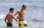 ibiza 1 augustus 2012
Ferry Doedens met zijn nieuwe vriend Nuno Azevedo op het strand bij el seriquito.
Peter Smulders bv