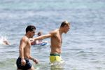 ibiza 1 augustus 2012
Ferry Doedens met zijn nieuwe vriend Nuno Azevedo op het strand bij el seriquito.
Peter Smulders bv