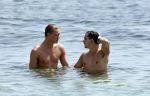 ibiza 1 augustus 2012
Ferry Doedens met zijn nieuwe vriend Nuno Azevedo op het strand bij el seriquito.
Peter Smulders bv