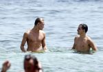 ibiza 1 augustus 2012
Ferry Doedens met zijn nieuwe vriend Nuno Azevedo op het strand bij el seriquito.
Peter Smulders bv