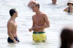 ibiza 1 augustus 2012
Ferry Doedens met zijn nieuwe vriend Nuno Azevedo op het strand bij el seriquito.
Peter Smulders bv