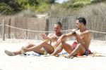 ibiza 1 augustus 2012
Ferry Doedens met zijn nieuwe vriend Nuno Azevedo op het strand bij el seriquito.
Peter Smulders bv