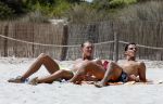 ibiza 1 augustus 2012
Ferry Doedens met zijn nieuwe vriend Nuno Azevedo op het strand bij el seriquito.
Peter Smulders bv