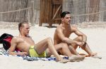 ibiza 1 augustus 2012
Ferry Doedens met zijn nieuwe vriend Nuno Azevedo op het strand bij el seriquito.
Peter Smulders bv