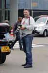Schiphol 28 juli 2012
Victor Reinier vertrekt op schiphol met zijn vriendin dochter en... op vakantie. Ferry de Kok
Peter Smulders bv