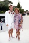 St Tropez 3 augustus 2012
Jan des Bouvrie viert zijn 70e verjaardag thuis bij hem in St Tropez. Gordon met Christine Kronenberg
Peter Smulders bv