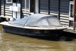 Amsterdam 28 mei 2012
Woonboot (woonark) en sloep van Hans v d Togt.
Peter Smulders bv