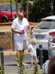 Ibiza 10 juli 2012
Herman den Blijker eet drop/snoep op vliegveld ibiza
Peter Smulders bv