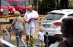 Ibiza 10 juli 2012
Herman den Blijker eet drop/snoep op vliegveld ibiza
Peter Smulders bv