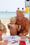 Ibiza 11 juli 2012
Herman den Blijker en zijn vrouw Jacqueline vieren de 4e verjaardag van hun zoon Matz bij coco beach.
Peter Smulders bv