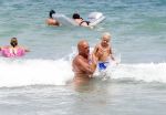 ibiza 12 juli 2012
Herman den Blijker met zijn zoontje Mads in zee
Peter Smulders bv