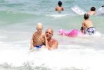 ibiza 12 juli 2012
Herman den Blijker met zijn zoontje Mads in zee
Peter Smulders bv