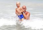 ibiza 12 juli 2012
Herman den Blijker met zijn zoontje Mads in zee
Peter Smulders bv