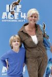 Haarlem 27 juni 2012
Premiere ice age 4 in pathe haarlem. Irene Moors met zoontje
Peter Smulders bv