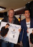 Volendam 9 augustus 2012
Uitreiking nieuwe cd en gouden cd aan Jan Smit door Nick Schilder.
Jaap Alice en Aloys Buijs zijn natuurlijk aanwezig. Thomas Tol
Peter Smulders bv