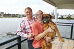 Rotterdam, 3 Augustus 2012
Jan de Hoop samen met zijn partner Coen Lievaart en hond Bob.
Foto Peter Smulders BV