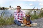 Rotterdam, 3 Augustus 2012
Jan de Hoop samen met zijn partner Coen Lievaart en hond Bob.
Foto Peter Smulders BV