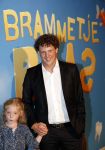 Amsterdam 24 juni 2012
Jochem Myjer met zijn nichtje bij de premiere van Brammetje Baas in het eye filmtheater.
Peter Smulders bv