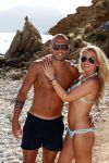 ibiza 12 juli 2012
Johnny Heitinga met zijn vrouw Charlotte Sophie en kinderen Jezebel en Lennox op het strand van ibiza.
Peter Smulders bv