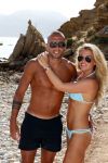 ibiza 12 juli 2012
Johnny Heitinga met zijn vrouw Charlotte Sophie en kinderen Jezebel en Lennox op het strand van ibiza.
Peter Smulders bv
